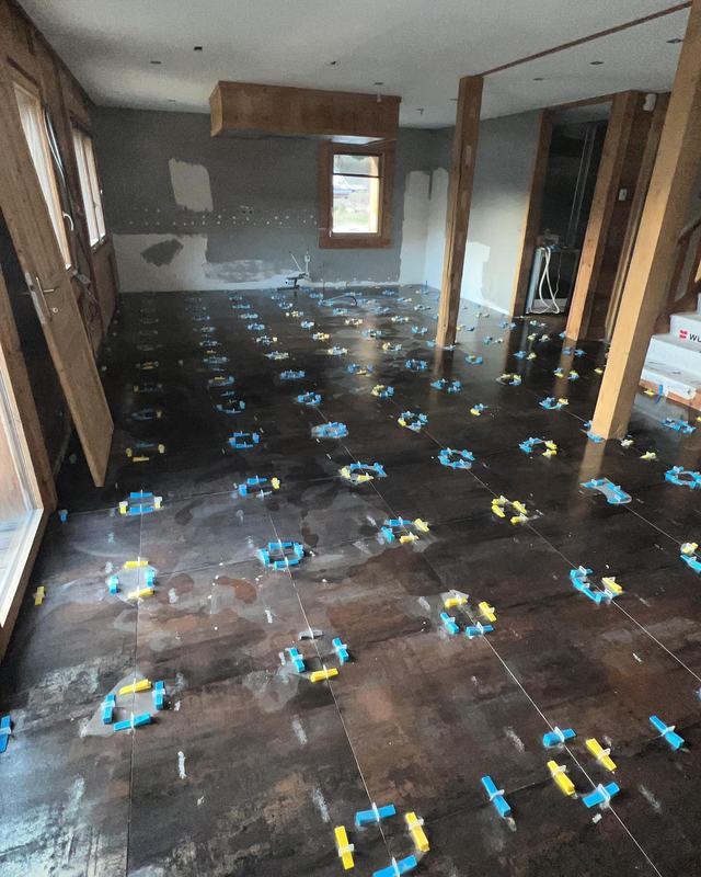 Résine et carrelage sur sol chauffant, photo 4 sur 5 (pose du carrelage)