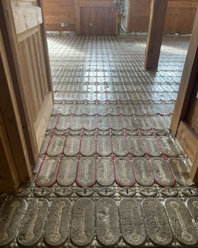 Résine et carrelage sur sol chauffant, photo 2 sur 5 (plancher chauffant avant pose)