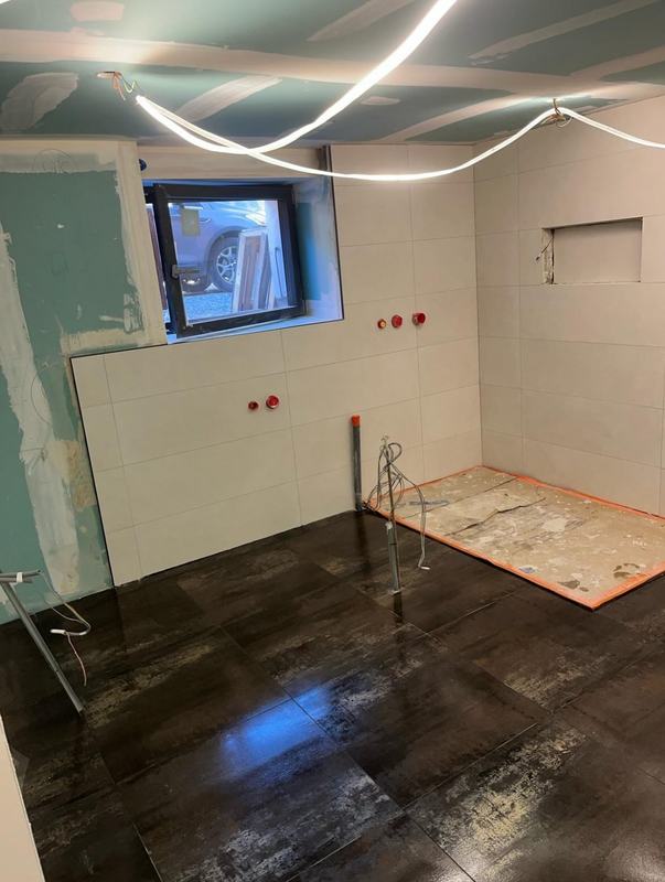 Salles de bain, pierre grise et marbre noir, photo 8 sur 9 (en cours de pose)